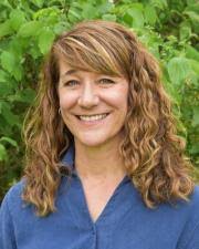 Sara Baer's Instagram, Twitter & Facebook