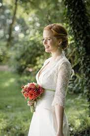 Hochzeitskleid n (genitive hochzeitskleides or hochzeitskleids, plural hochzeitskleider, diminutive hochzeitskleidchen n). Pin Auf Brautkleidkollektion 2016