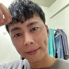 🔮他（她）對你快要無法壓抑的真心告白⋯ 天氣漸漸變熱，夏天快來了。你的他對你的感情是大白天的驕陽，還是透心涼的冰淇淋？宇宙傳訊～～～  你可以👉🏻單純接收牌面文字所有能量