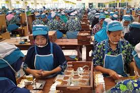 Studytour ke pabrik garudafood dan pabrik mie burung dara smk yos sudarso rembang. Karyawan Pabrik Tak Dapat Thr Adukan Ke Sini