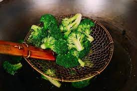 I made this with smoked tofu in a nod to pad thai, but you could use chicken or pork or regular tofu if you prefer. Darell Ohler Broccoli Brown Sauce With Tofu Calories Vegetarian Pad See Ew Recipe By Tasty To Toast The Pepitas Spread On A Small Sheet Pan Spray With Cooking