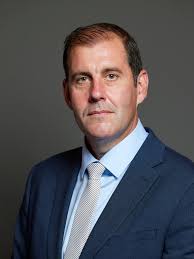 Lee Dillon's Instagram, Twitter & Facebook