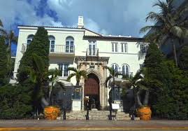 He lived there from 1992 until his death in 1997.it is located at 1116 ocean drive in the south beach neighborhood of miami beach, florida, in the miami beach architectural district. Kombajn Pobrezi Letak Haus Of Versace Unos Padelany Jidelna