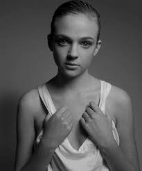 Dirndlqueen: Who we are