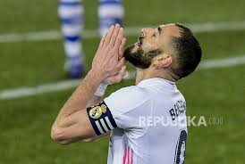 В 2007—2015 годах выступал за сборную франции. Kabar Buruk Real Madrid Terancam Kehilangan Karim Benzema Republika Online