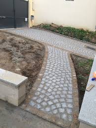 Ca Y Est L Allee Pour Les Voitures En Paves Granit Est Terminee Reste A Faire Amenagement Jardin Amenagement Paysager Devant Maison Pavage De Jardin