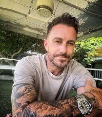 This might be an unpopular opinion. But does anyone else find Nick a bit  scary? Like off his rocker? I think that's the reason his trial wife left,  not because of her