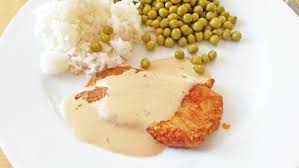 Naturschnitzel Mit Pfefferrahmsauce Reis Und Erbsen Rezept Rezept Lebensmittel Essen Rezepte Erbsen