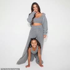 Skims lingerie by kim k.w. Kim Kardashian Showcase Her Hourglass Curves In Her Skims Label Aktuelle Boulevard Nachrichten Und Fotogalerien Zu Stars Sternchen