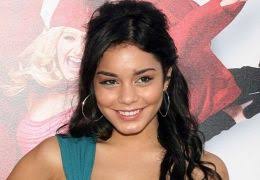 She and her younger sister, stella, grew up in san diego. Vanessa Hudgens Zac Efron Es Waren Dinge