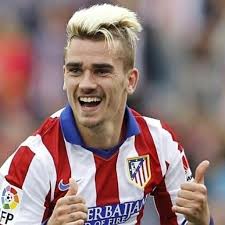 Many barcelona fans are not happy with antoine griezmann's long hair. Celebrity Haircut On Instagram Antoine Griezmann With The Colored Hair Love This Look Antoine Has Dark Red Hair Color Long Hair Styles Men Red Hair Color