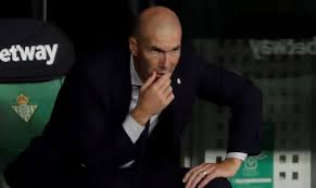 «le real madrid annonce que zinédine zidane a décidé de mettre fin à son mandat actuel d'entraîneur de notre club», a indiqué la «maison blanche» dans un communiqué, confirmant des informations de la presse. Zinedine Zidane Aurait Decide De Quitter Le Real Madrid