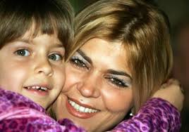 Sara carreira morreu este sábado, 5 de dezembro, num acidente de viação na a1, na zona de absolutamente em choque com a morte da sara carreira. A Vida De Sara Carreira Em Imagens Flashes Flash