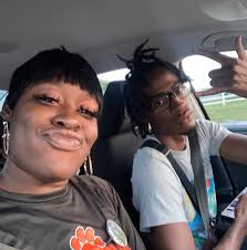 It's my sister birthday my baby 🥳 heavy