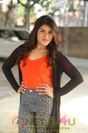 As per reports, the duo was held from mumbai. Naira Shah Photos Hd Pictures Gallery Of Naira Shah