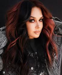 Ashley Allinger (lahnasmomma)