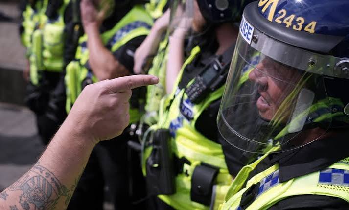 A polarisation engine': how social media has created a 'perfect storm' for UK's far-right riots | Social media | The Guardian