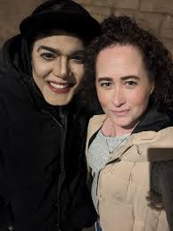 Will a clever female tribute artist from San Diego get love?