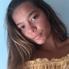 Lily Brooks (@lilycbrooks)