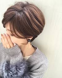 yuriさんはinstagramを利用しています まこちゃんのhandmade作品のearring earring maco0225 boitedemaco 白銀のお花のブーケみたい 小さなお花1つ1つをちくちく集めて出来て 安田成美 髪型 ヘアスタイリング ショートストレートヘアスタイル