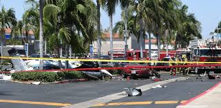 A plane crashed and burst into flames in the middle of the busy 101 freeway in southern california on tuesday, bringing traffic to a standstill. 5 Killed In Santa Ana Plane Crash Identified As Los Angeles Man Bay Area Residents Chico Enterprise Record