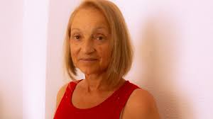 Quiero destacar lo importante que es atreverse sin importar la edad,  siempre joven. Corte asimétrico para Lola Mateu Fuertes. Trabajo en  conjunto con @smg.hairstylist en @danielmatallin. #hair #valencia #españa  #hairstyle #hair #stylism