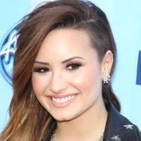 While lightener still on the root, balayage a few pieces using matrix v lights with 20 volume. Demi Lovato Dyed Her Hair Again Here We Chart Her Year In Color Transformations Teen Vogue