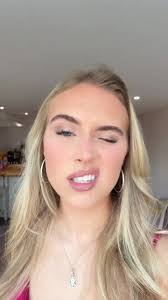 Ella Boswell's Instagram, Twitter & Facebook