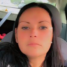 Danielle Grogg's Instagram, Twitter & Facebook