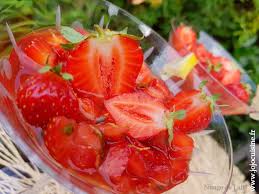 Salade De Fraises Au Basilic Et Au Limoncello Salade De Fraises Limoncello Fraise