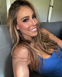 Shelby Renee's Instagram, Twitter & Facebook