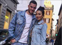 Et puis l'ancien milieu de terrain des canaris a découvert l'italie. Veretout Proposta Di Matrimonio Alla Sua Sabrina A Napoli Foto