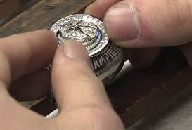 Jeder ring ist einzigartig, und es wird kleine unterschiede in der erscheinung geben. How The Dallas Mavericks Championship Rings Were Made