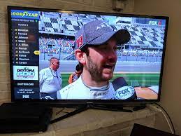 I get to the player select and their heads are cut off. Anyone Else S Tv Cutting Off The Left Side Of The New Graphic Package This Is On Directv Nascar