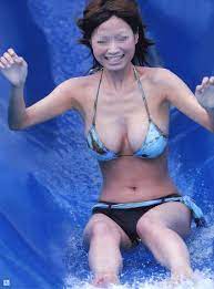 垂れ乳なのが水着の上からでも丸分かりの垂れ乳素人の水着画像！ | エロログZ