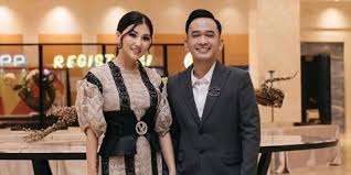 Bali fashion reseller special price langsung aja wa cs 085965956815. Cerita Awal Kedekatan Ruben Onsu Dengan Sarwendah Tukar Nomor Hp Tiga Bulan Pacaran Langsung Nikah Kapanlagi Com