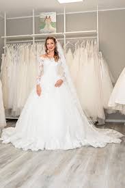 Als professionsale onlie shop für brautkleider verkaufen wir alle kleider mit top qualität und günstigem preis. Stefanie Sichtling S Glucksmomente Brautmoden Kosmetik Brautkleider Elsdorf Weddyplace