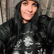 Tina Dittman's Instagram, Twitter & Facebook