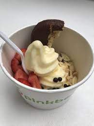 Meyer Lemon Pinkberry W Strawberries Dark Chocolate Pearls Almonds Cinnamon Crumble Choco Pie Cinnamon Crumble Choco Pie Food