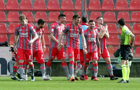 Maç başladıktan sonra alternatif kanalların aktif olması veya mevcut yayınlarda donma, kopma vs. Cremonese Lecce Le Pagelle Buonaiuto Super Fioccano I 7 Nel Lecce Si Salva Solo Strefezza
