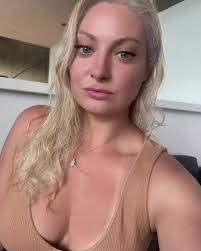 What in the blonde Kim kardashian ? 😘🥰