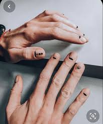 Unas simples líneas hacen toda la diferencia en todo tu look. Unas Negras Disenos De Unas Para Hombres Unas Negras 2020 Unas2020 Com El Negro Representa La Elegancia Y El Misterio Puedes Usarlo En Tus Unas Para Verte Mas Glamorosa Always