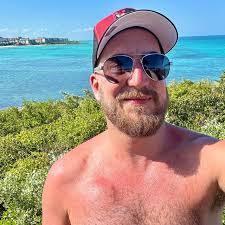 Jonathan Laroche's Instagram, Twitter & Facebook