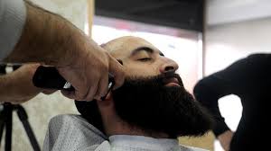 Top sakal modeli, sivri yüz tipine uygun sakal modelleri arayan erkekler için ideal sakal modellerindendir. Sakal Modasi 1 2 Yil Daha Devam Eder
