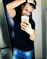 And the ever classic bathroom mirror? 46 Best Selfie Poses For Guys To Look Stylish Buzz Hippy