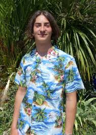 Ancien combattant de la guerre du viêt nam, thomas magnum s'occupe de la sécurité du domaine d'oahu (dans l'archipel d'hawaii), propriété de l'écrivain robin masters. Chemise Hawaienne Republic Pacific Blue