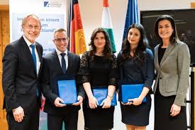 Kisgyermeke utazása alkalmával gyermekülést biztosítunk. Konrad Adenauer Stiftung Alapitvany Magyarorszagi Irodaja