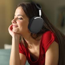 Amazon.com: ATUAT for AirPods Max Headphones Case, Protective Silicone Case  Cover Skin Accessories Anti-Scratch for Women Men for Apple AirPods Max  2024/2020 (USB-C/Lightning), Black : Electronics