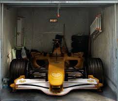 To switch between trucks, the player must drive the unwanted truck into the garage after bringing the other truck out. Formel 1 Rennwagen In Der Garage Werkstattinfos Und Tipps Fur Autofahrer Profiservice Werkstatt