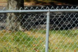 Jul 06, 2017 · place a panel flush on the outside of the chain link fence and make sure that the panel does not touch the ground. Why Chain Link Fences Make The Best Security Fencing